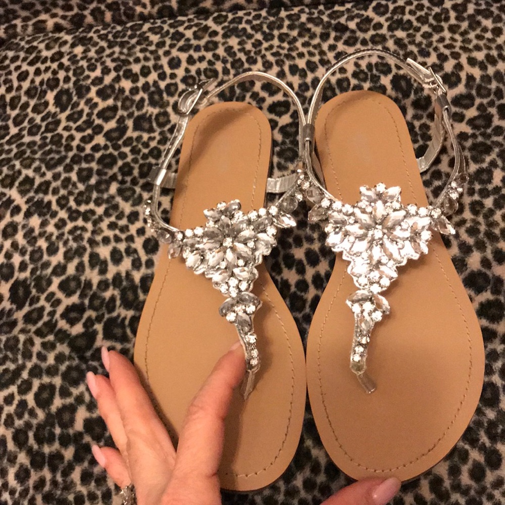Thong flat sandal size 7 excellent used condition